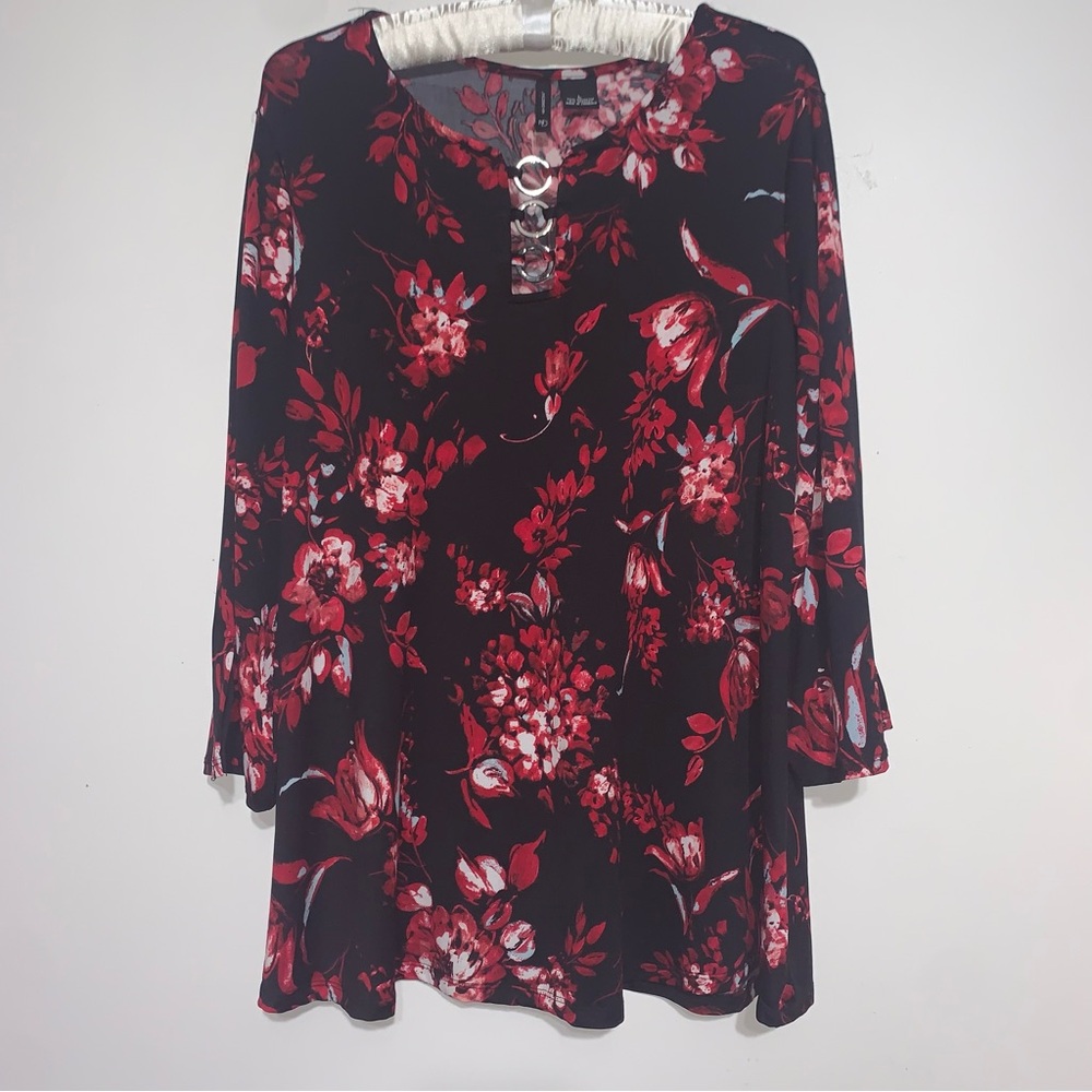 New Directions Red and Black Floral Top O-ring detail at the neckline Large